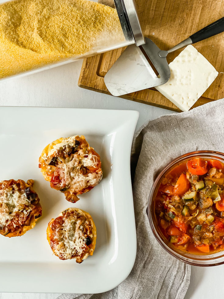 Mini polenta cakes with vegetables